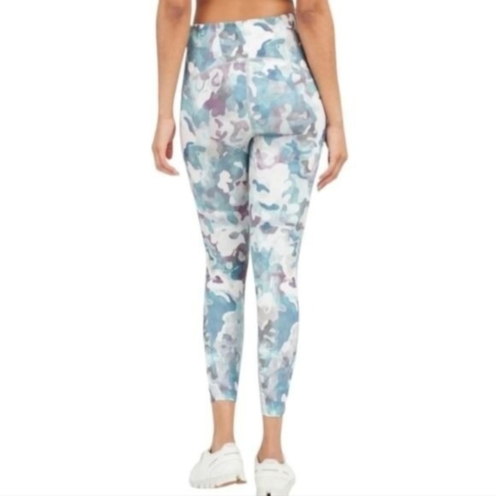 SPANX Women's Booty‎ Boost® Active Printed 7/8 Leggings Painted Camo Pink Small